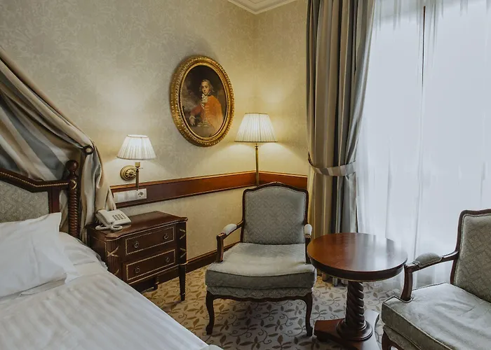 Отель Candido 4*